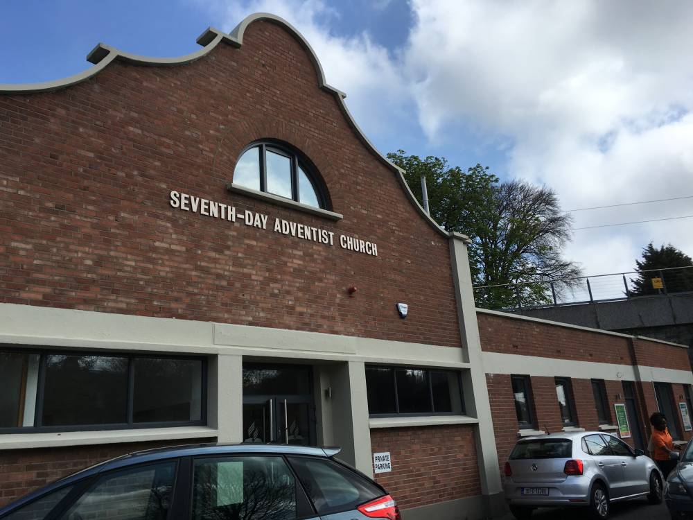 Une vue de l'église adventiste où le Centre Cuisle est situé à Dublin, Irlande. (Gina Wahlen)