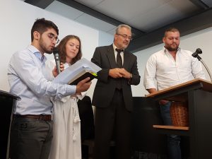 Sion - baptemes - 12 aout 2017 - Les trois baptises et le pasteur Gilbert Grezet